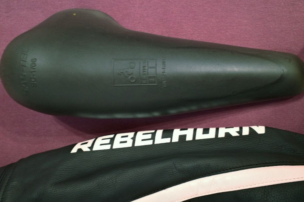 Pantaloni moto Rebelhorn (Fighter) mărimea 54.