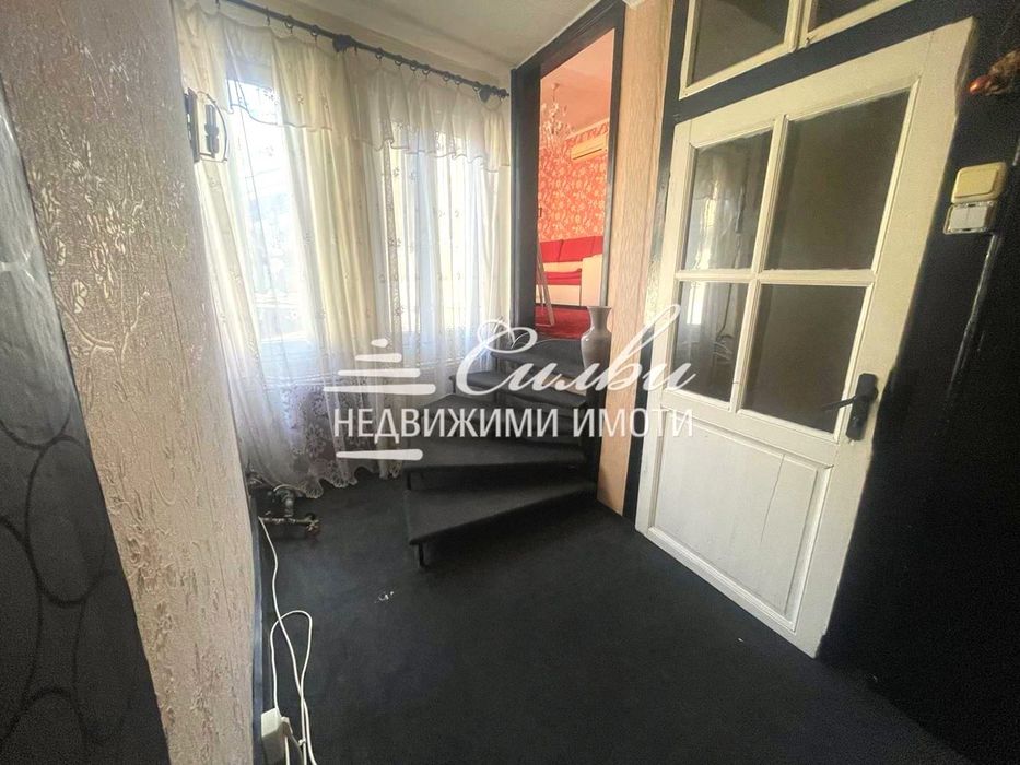 Тухлен ЕТАЖ от къща - кв. Център