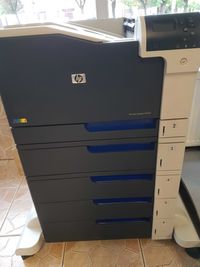 Imprimanta HP Color LaserJet CP5525 defecta