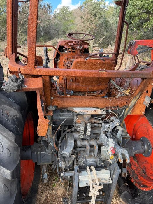 Kubota M5-112 – pentru piese / avariat după incendiu

Vând tractor Kub