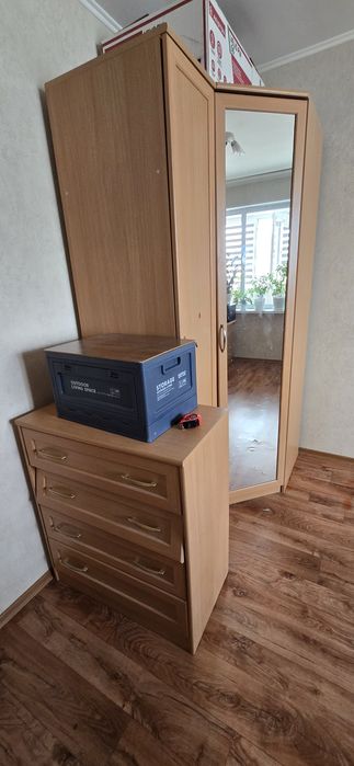 Продам угловой шкаф