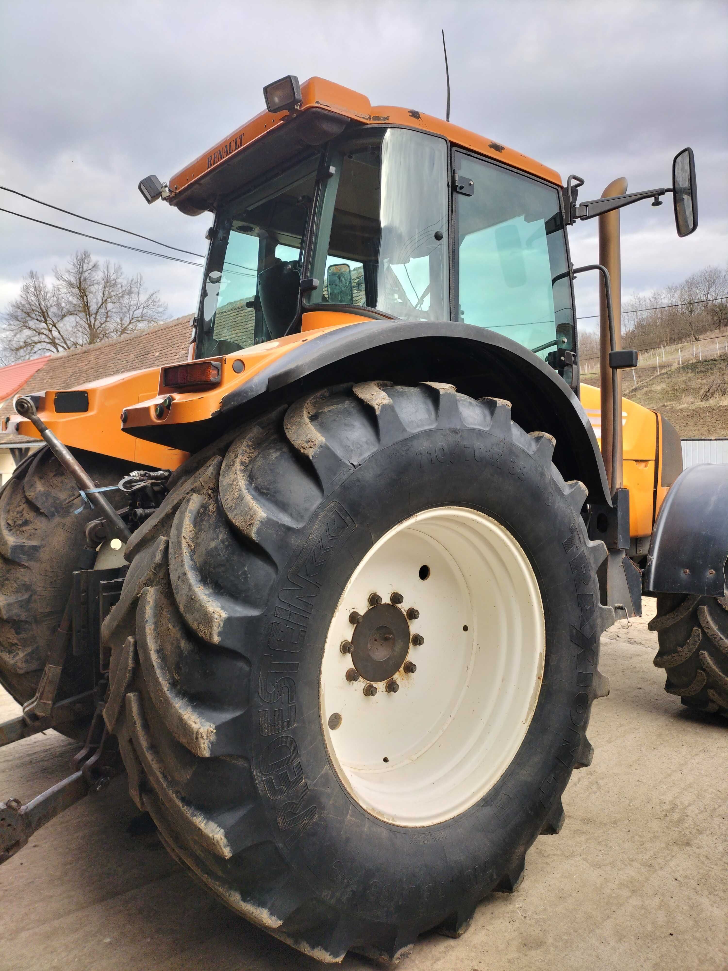 Vând tractor Renault 735 ares