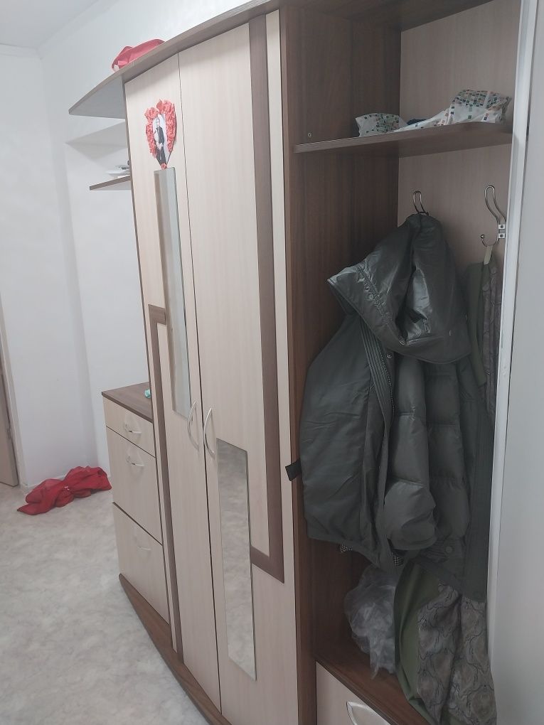 Продам прихожи состояние новое
