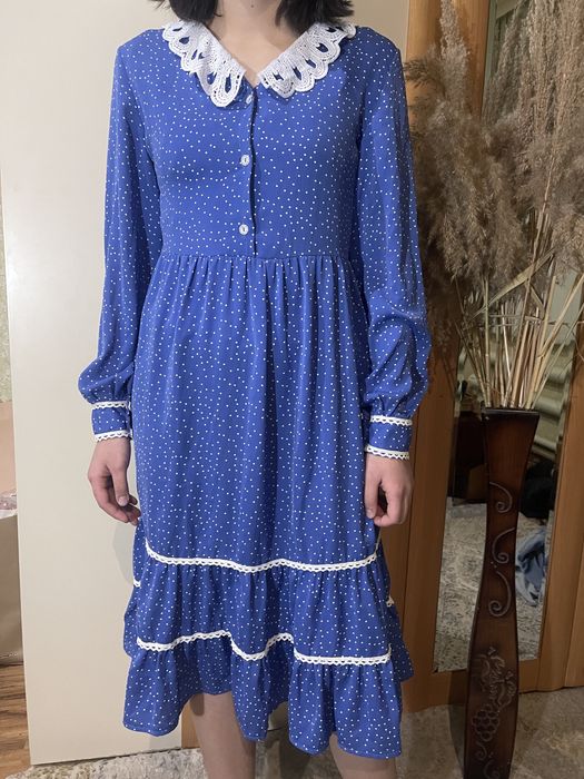 Красивое платье в новом состоянии