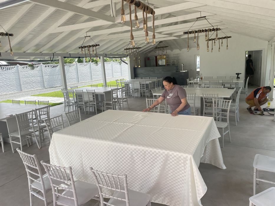 Scaune si mese eveniment