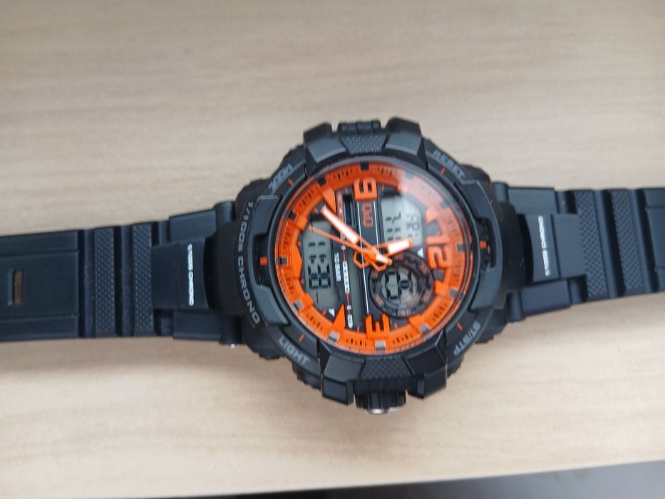 Ceas Q&Q nou la cutie nou