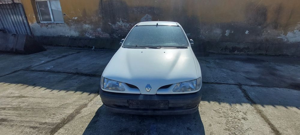 Рено    .  Меган