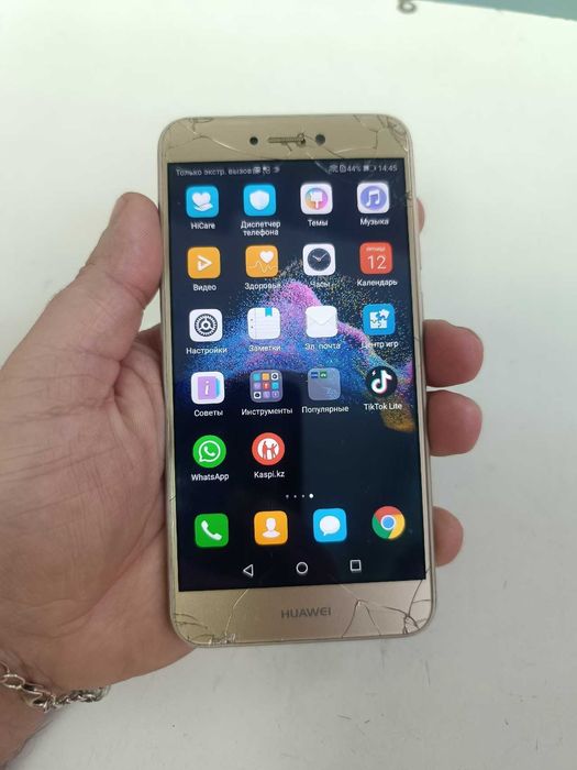 Продам смартфон Huawei P8 Lite все работает, все приложения поддержива