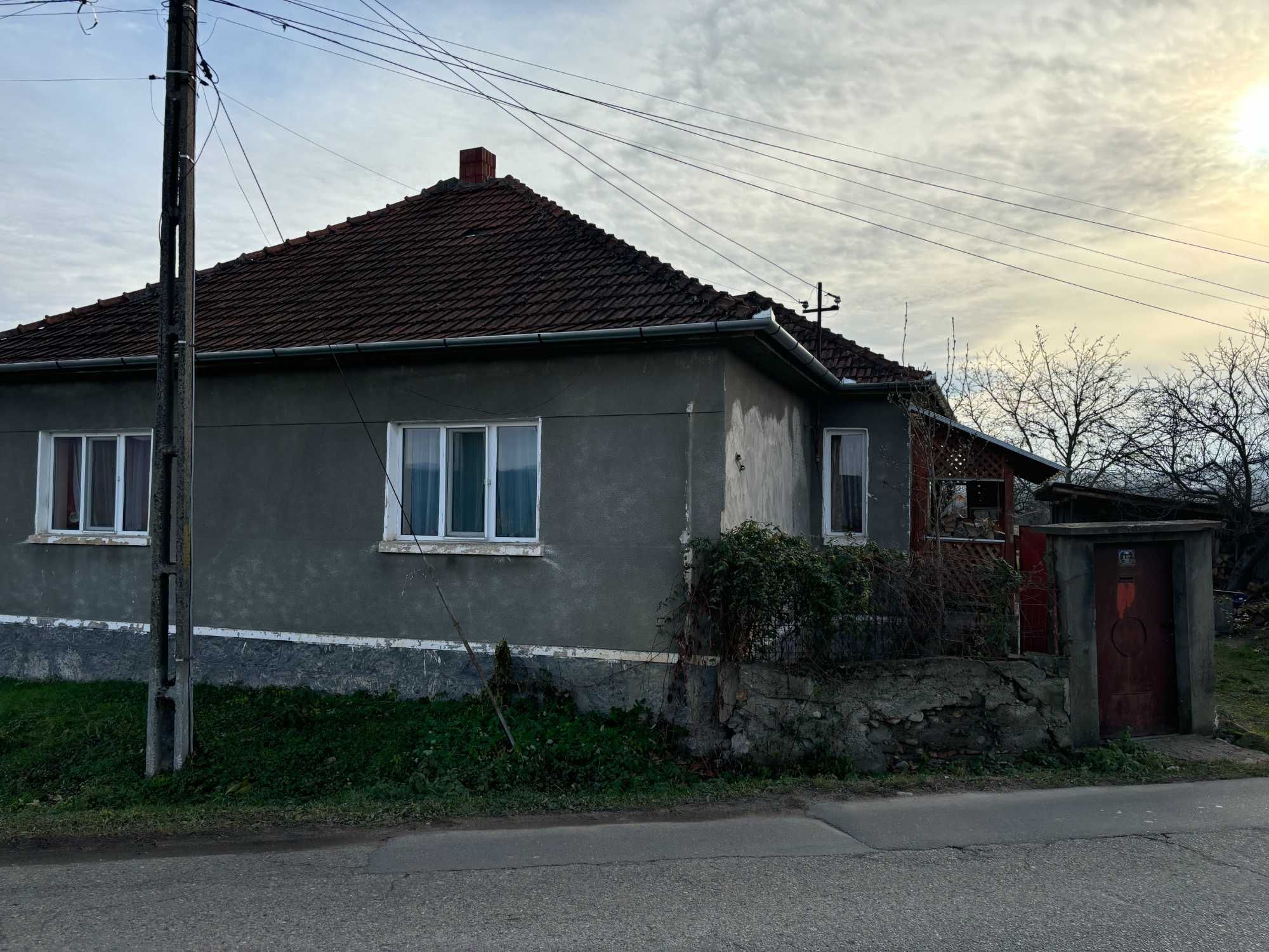 Casa de vanzare cu 3 camere, 2 bai, Vadu Crisului