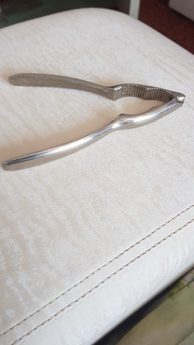 Vand un spargator nuci/alune