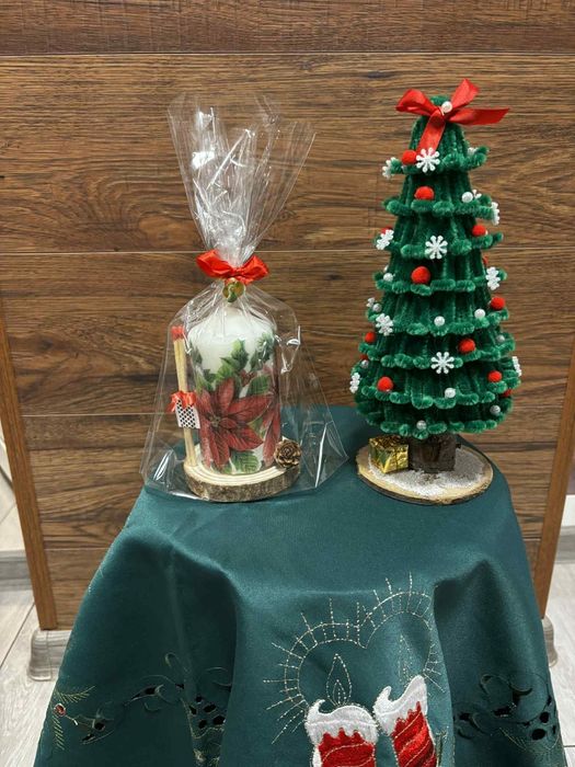 Коледни свещи и елхички