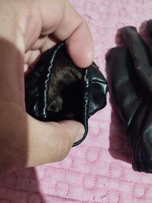 Продаю кожаные перчатки утеплённые.