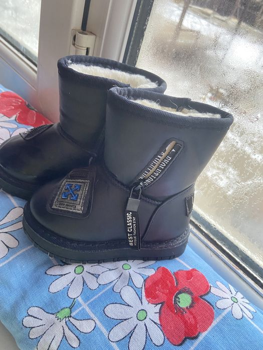 Продается детская обувь