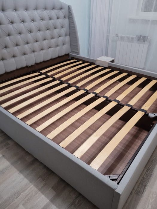 Продам двуспальную кровать