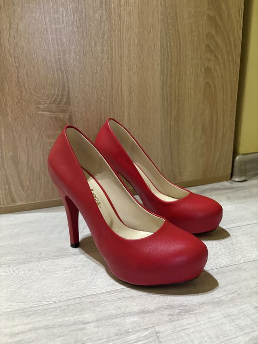 Елегатни дамски обувки