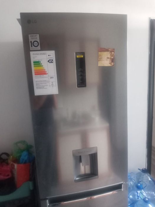 Продается холодильник LG smart.
