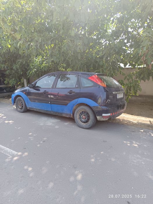 Salut vând Ford focus 1.6 benzina