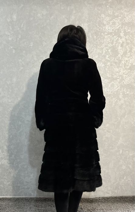 продаю натуральный норковый шубу верх натуральный нутон за 25 тысячу