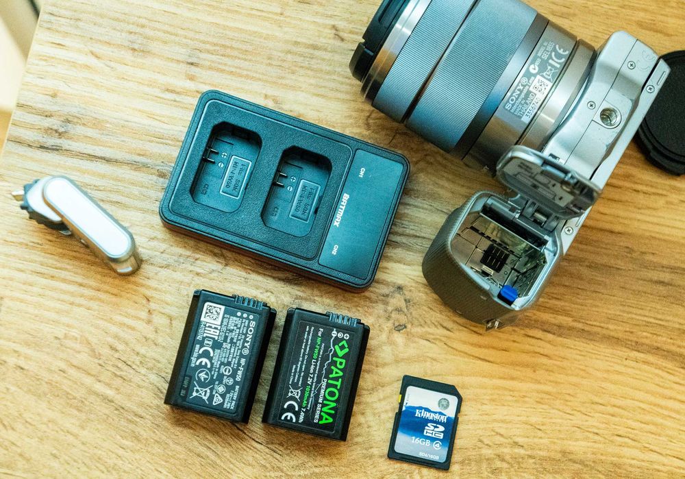 Sony Nex5 Aparat Foto Mirrorless APS-C si obiectiv 18-55 OSS