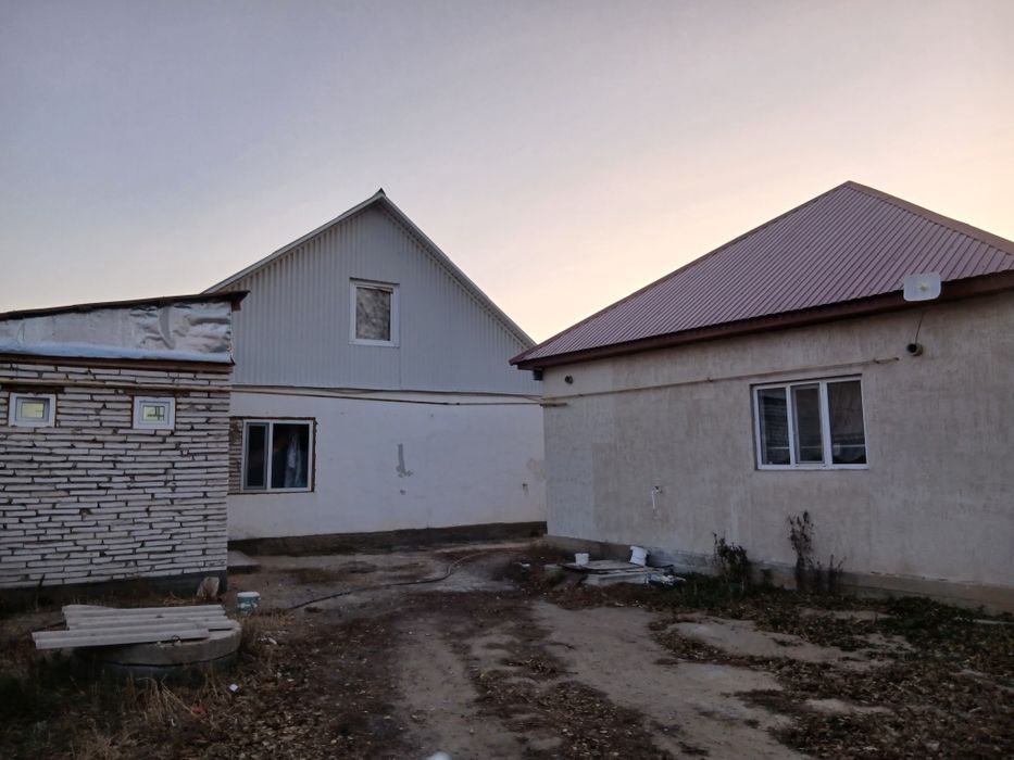 Продам два дома в одном дворе