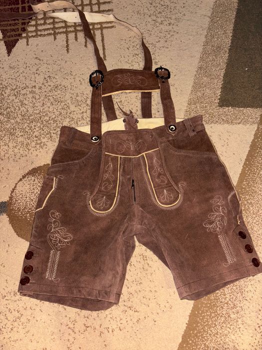 Pantaloni tradiționali germani