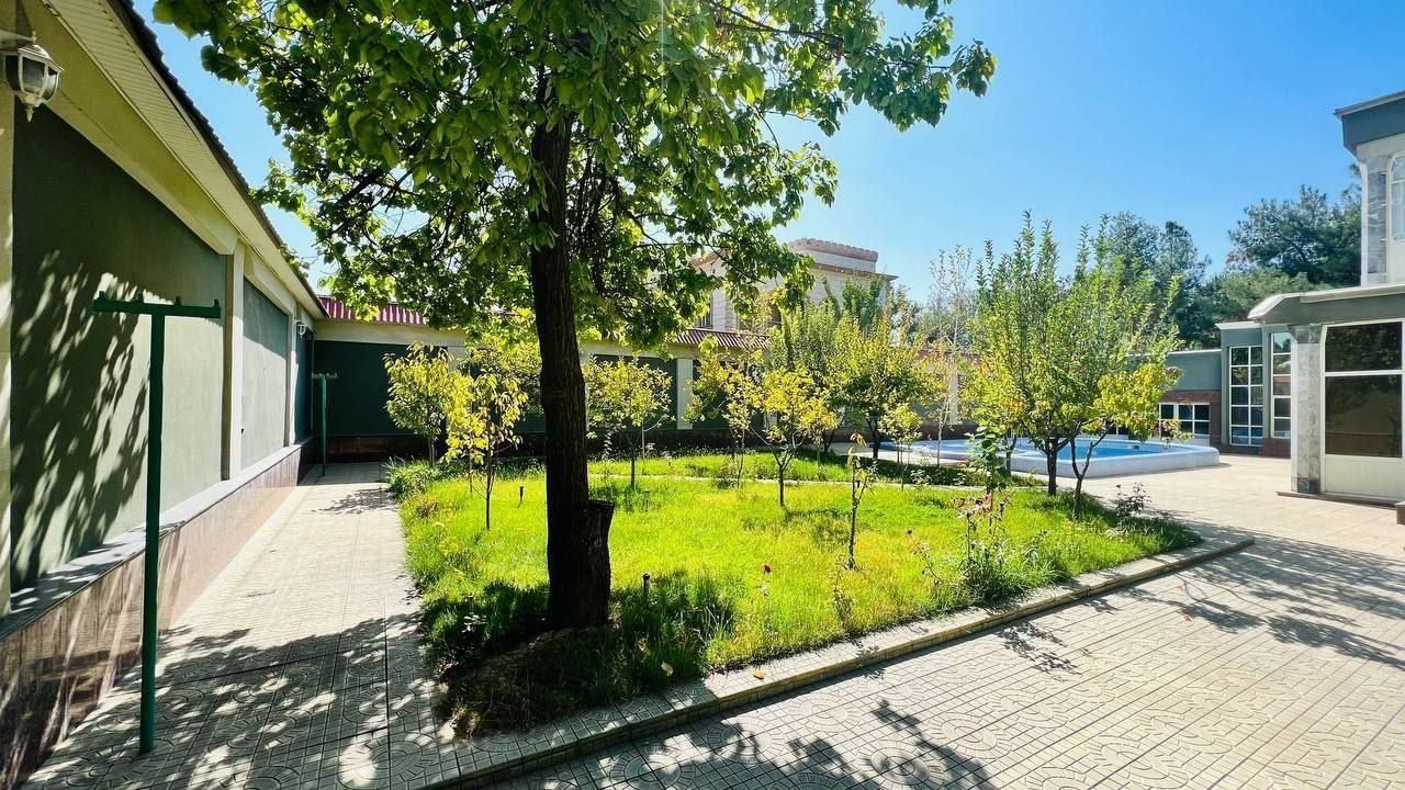 срочно продается Евродом Академик городок  ул немат 11-соток широкий ф