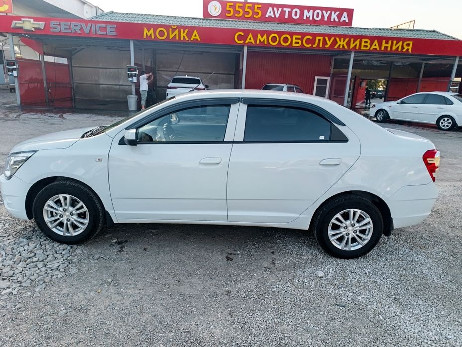 Белый Chevrolet Cobalt, июнь 2024