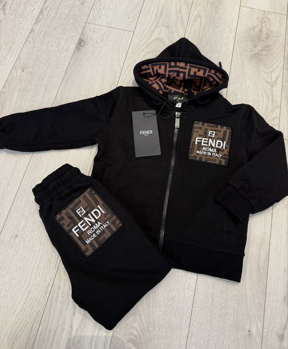 Продавам нив детски екип FENDI