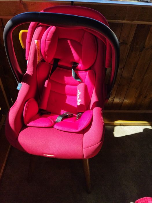 Scoica bebe fetiță