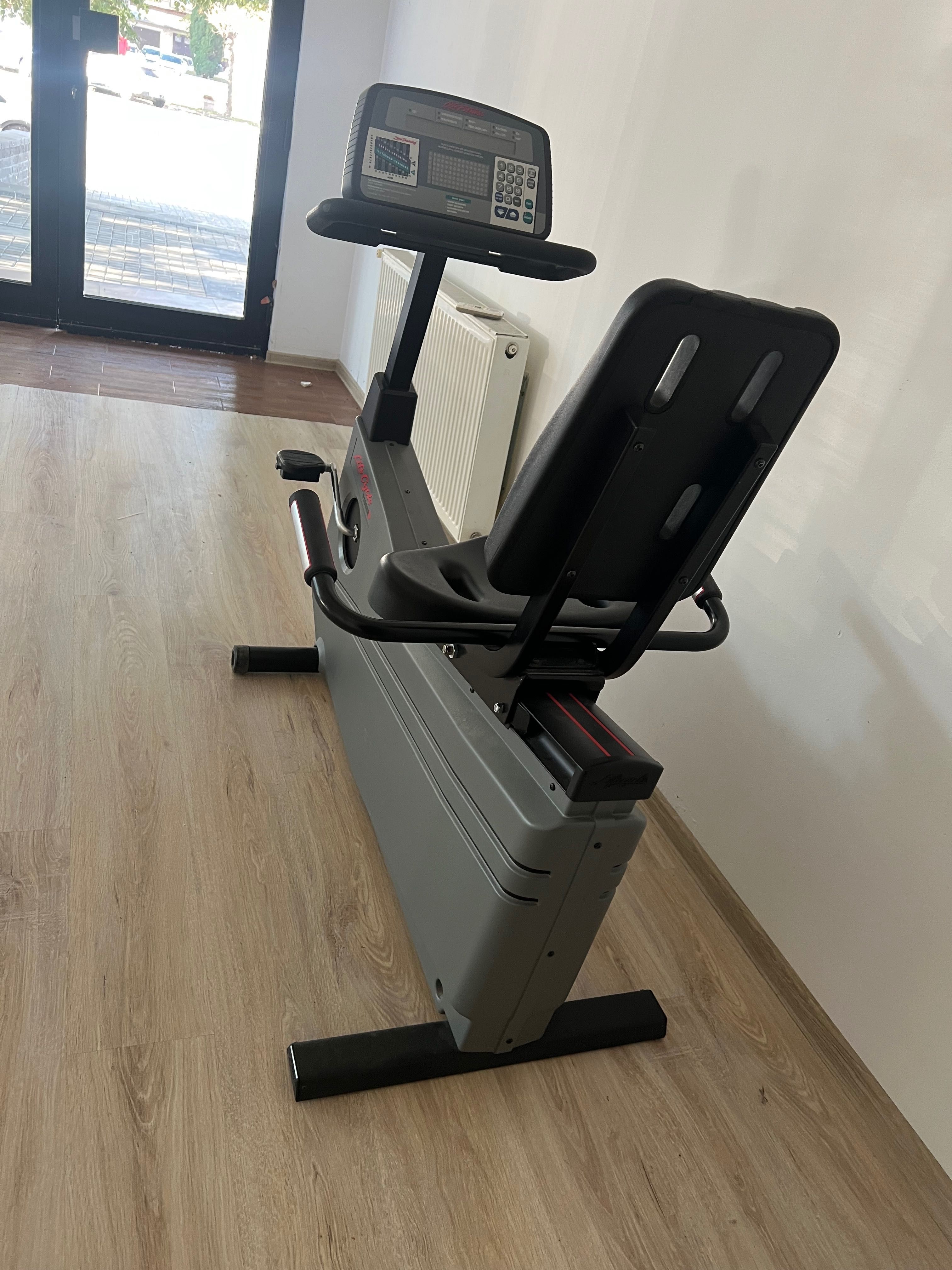 Bicicletă statică - Life Fitness