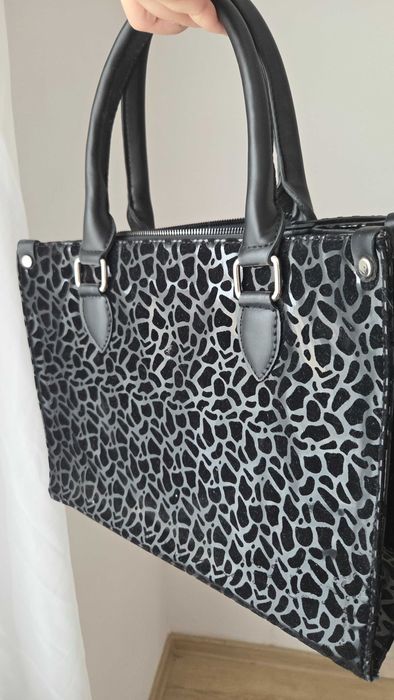 Geanta cu mâner neagră