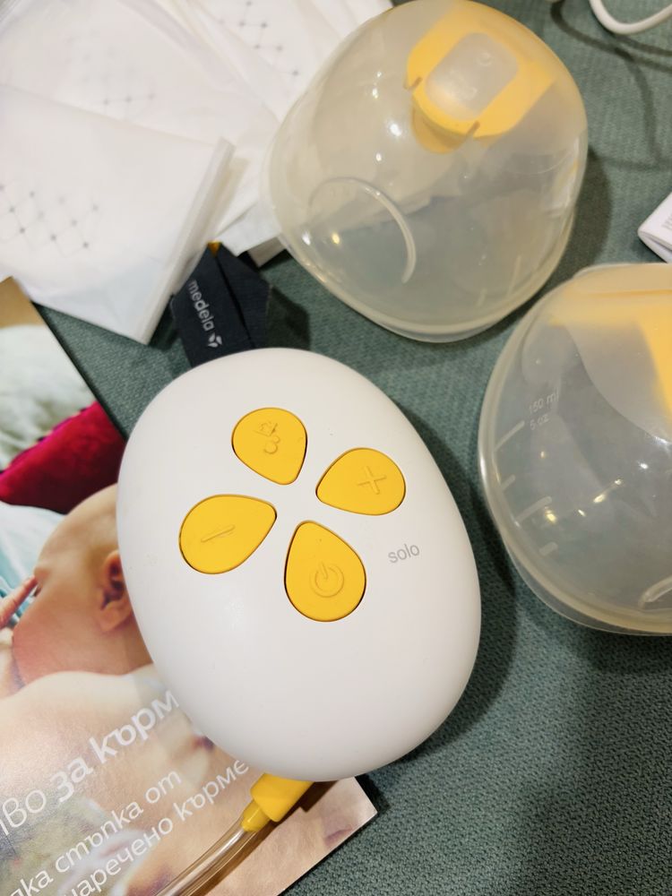 Двуфазна електрическа помпа за кърма Medela Solo Hands-Free + Чашки