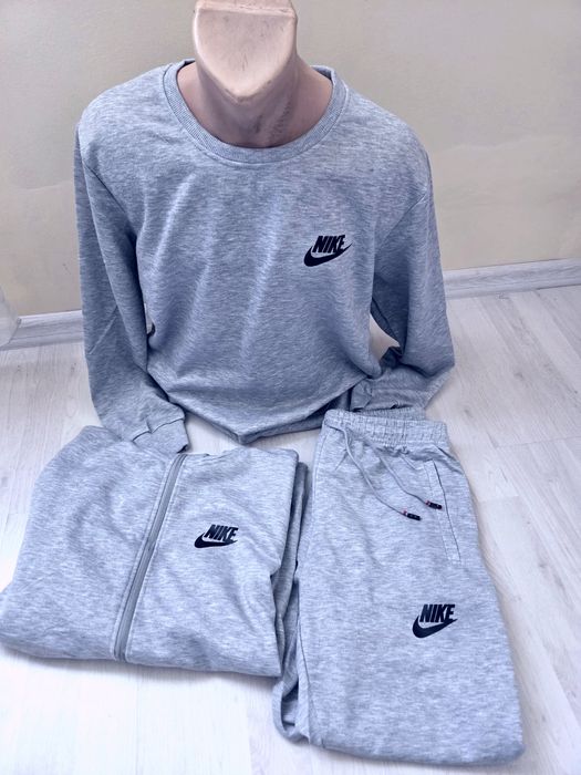 Trening bărbați Nike din 3 piese.