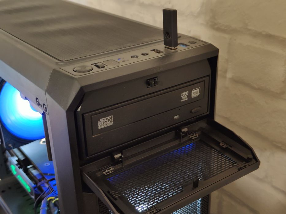 Геймърски компютър i7-10700F / GTX 1080 Ti 11GB/ 32GB RAM / SSD 2TB –