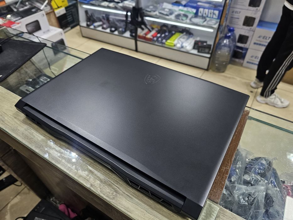 MSI GF76 17 дюймовый  Core i7 + RTX3060