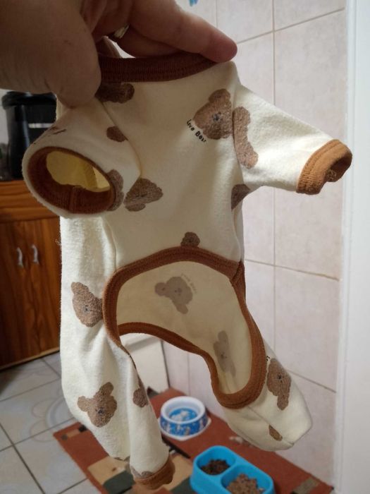 Vand hainute de catel talie mica la pret mic !