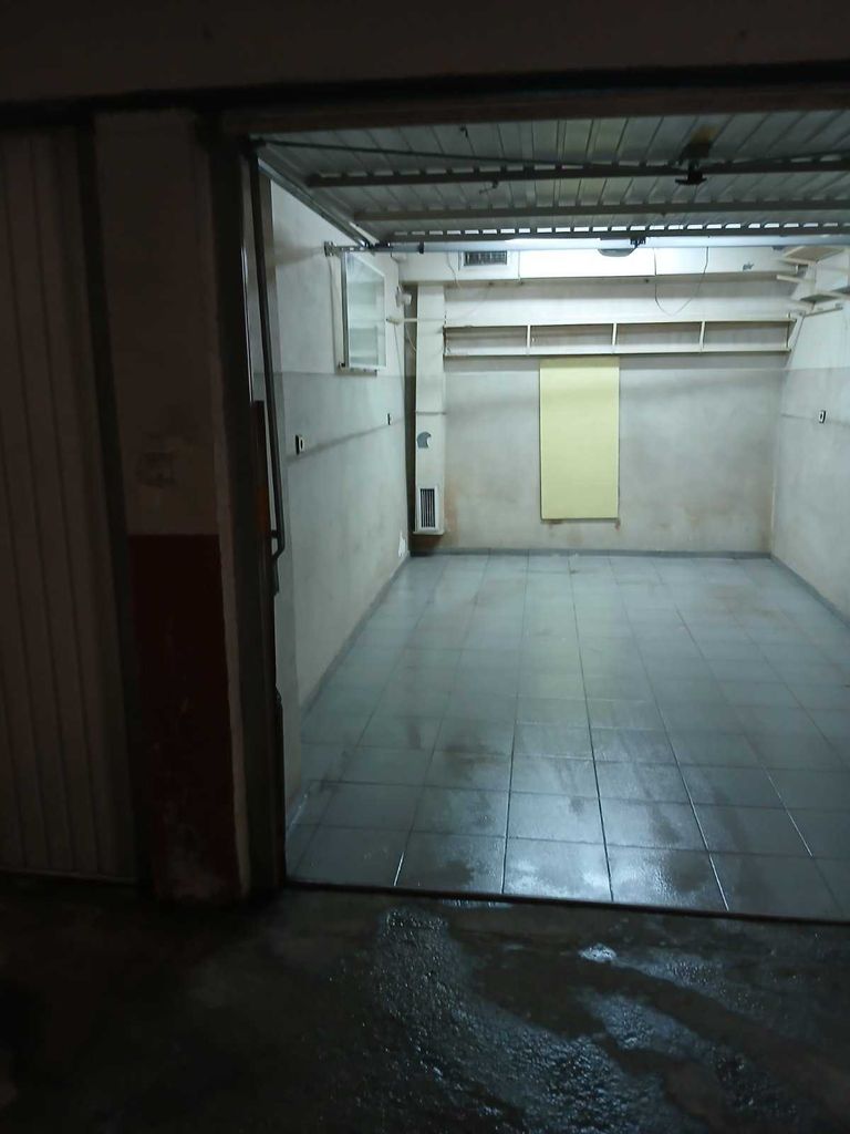 Дава се под наем Гараж / Паркомясто в Варна, Център - 14 кв.м за 102 € - Снимка #1