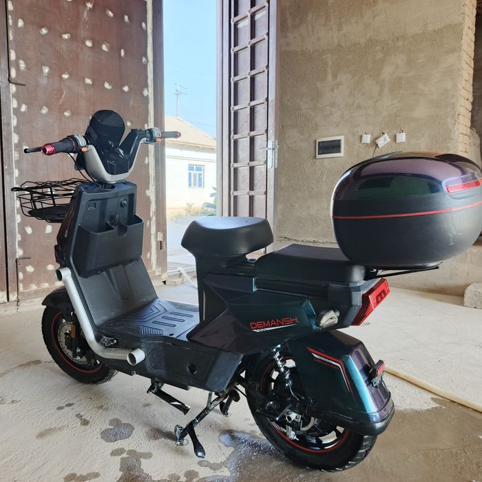 Skuter sotiladi 6 ta akumlyatorli