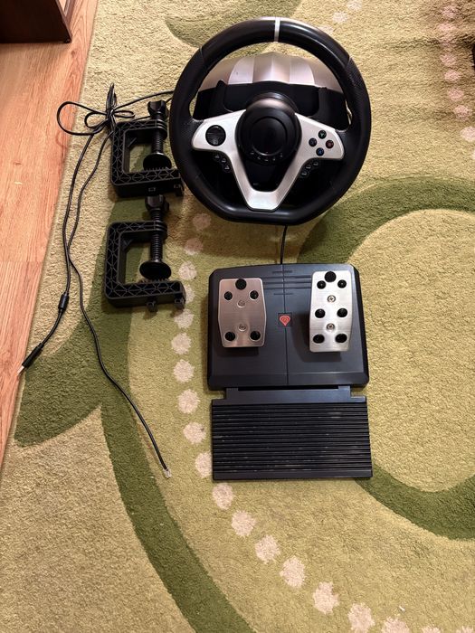 Продавам волан за XBOX и PC
