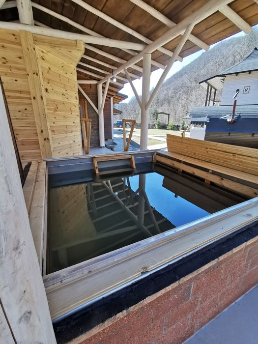 Vând cabană păstrăvărie  în zona Gura Humorului.