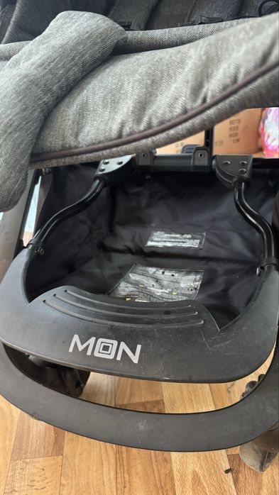 Продам легкую прогулочную коляску