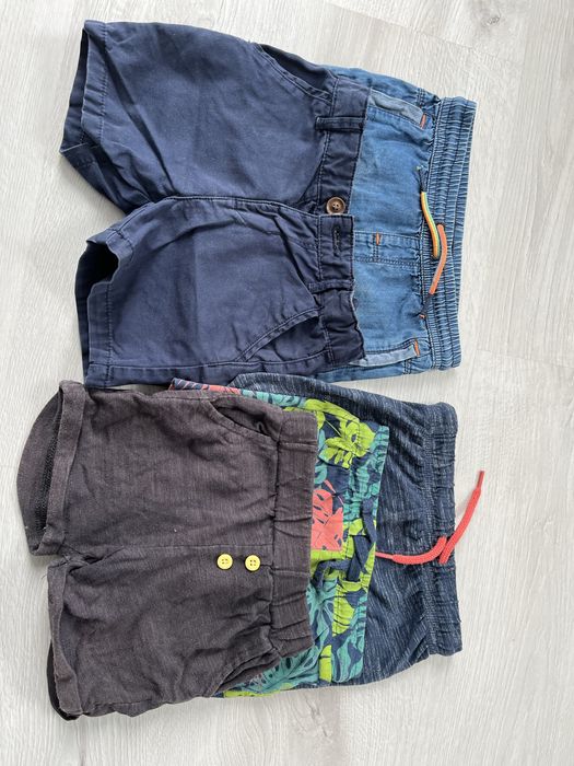 Pantaloni scurti marimea 86