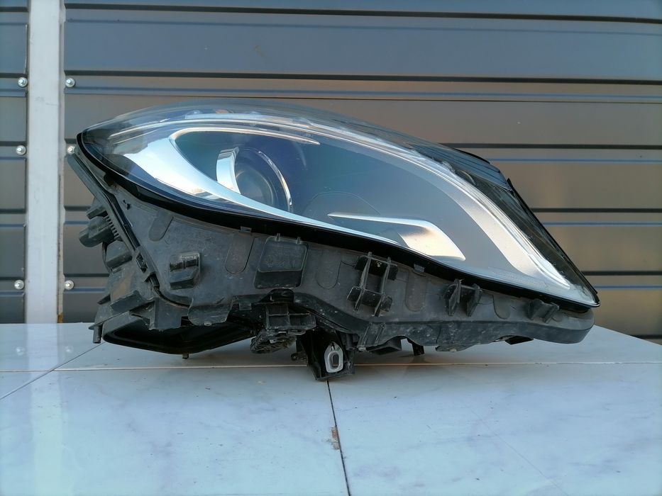 Far dreapta Bi-Xenon Mercedes GLA A156 X156