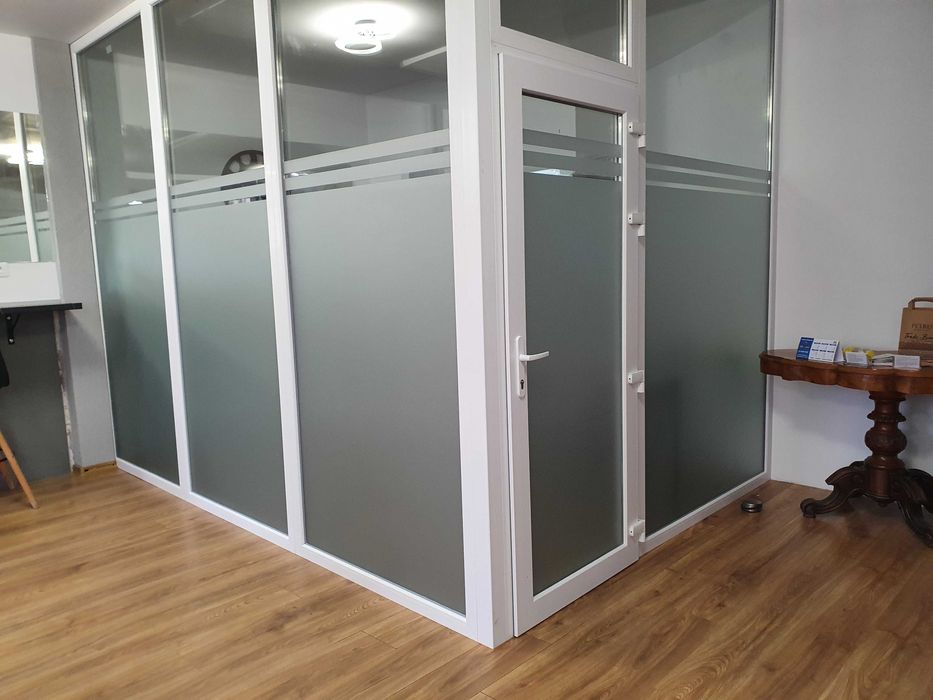 Servicii de colantare