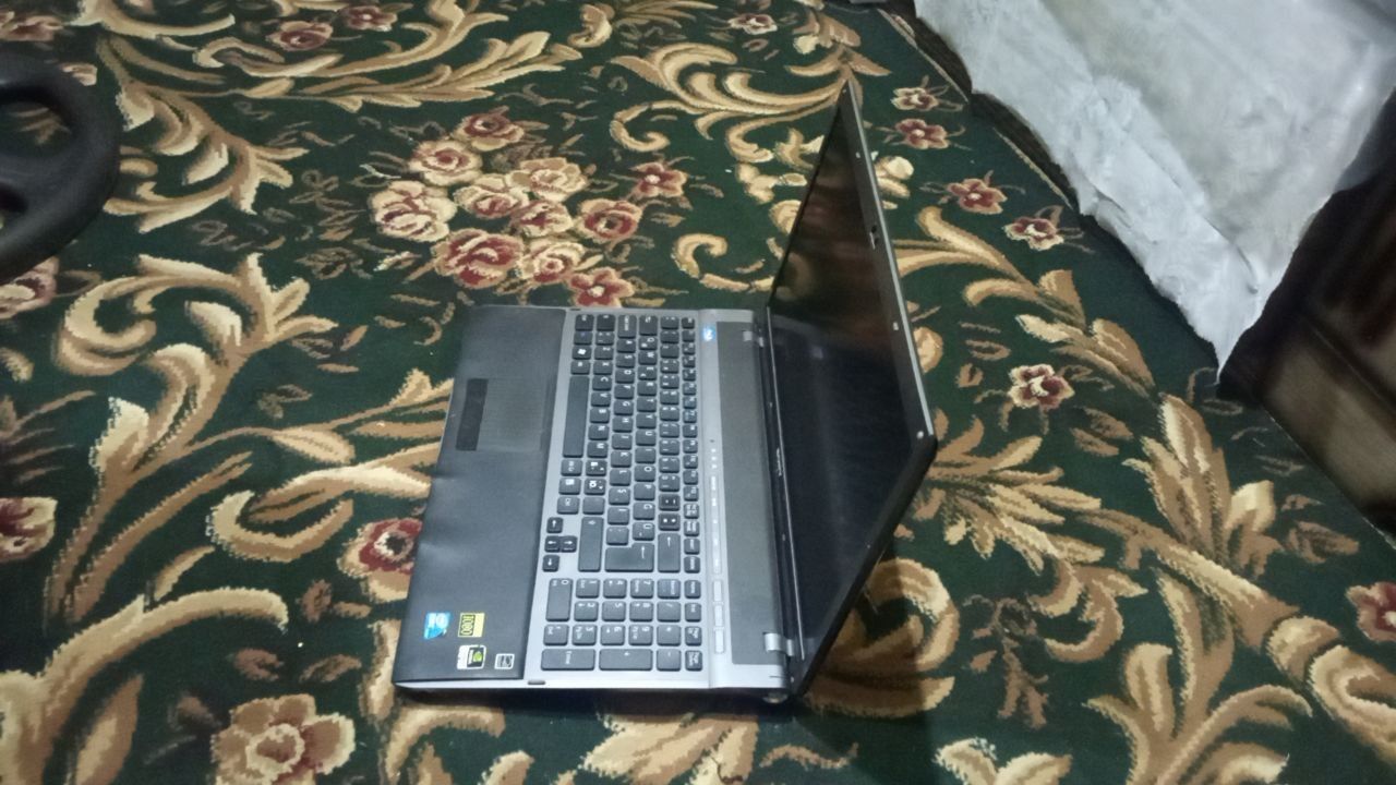 Noutbuk  vaio core i7