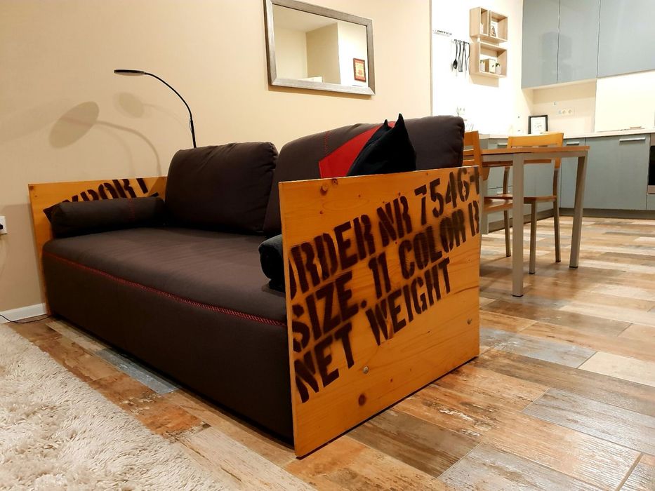 Дизайнерски диван със складово отделение