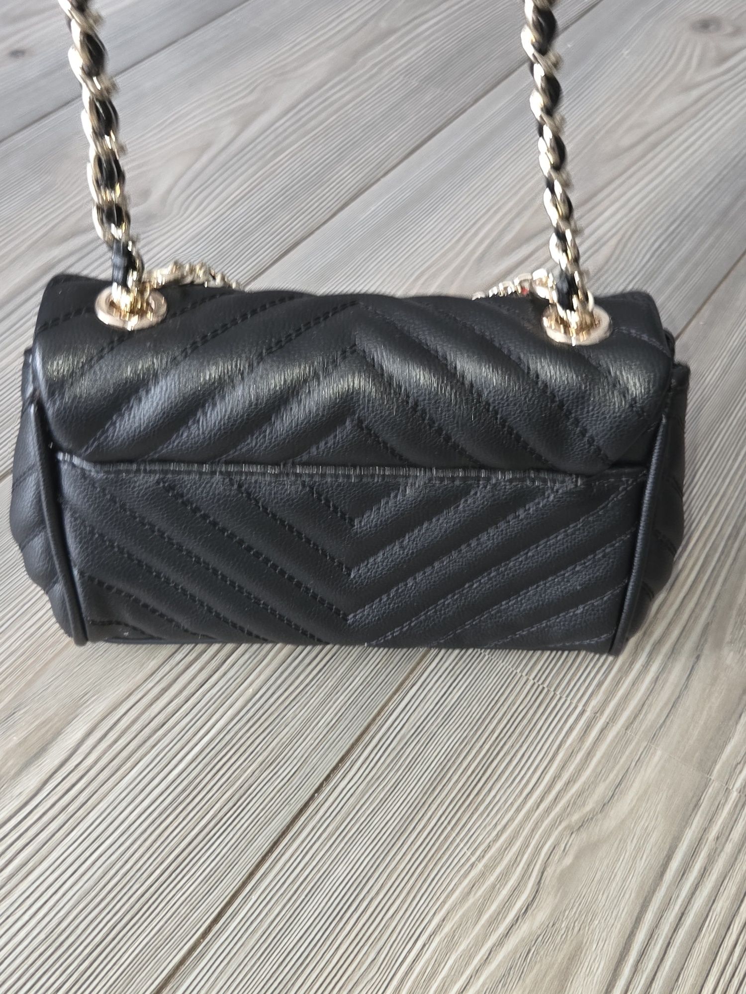 Дамска оригинална чанта на GUESS