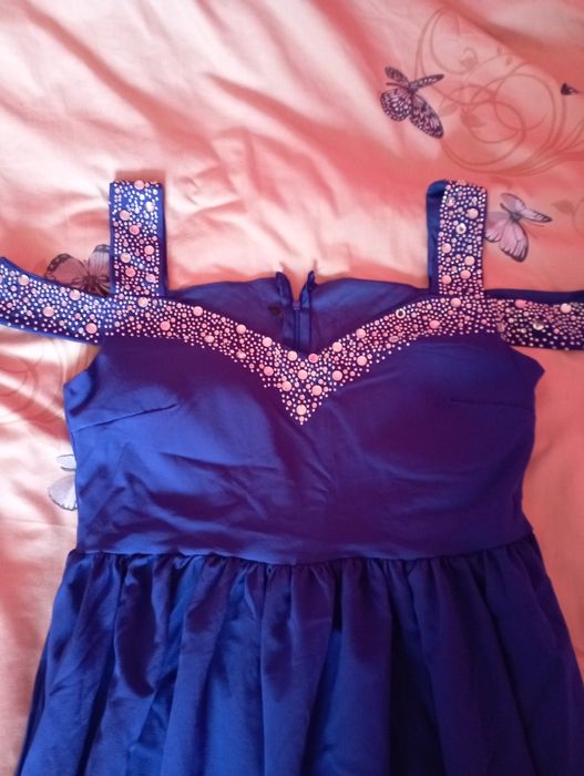 Vând rochii elegante de seara