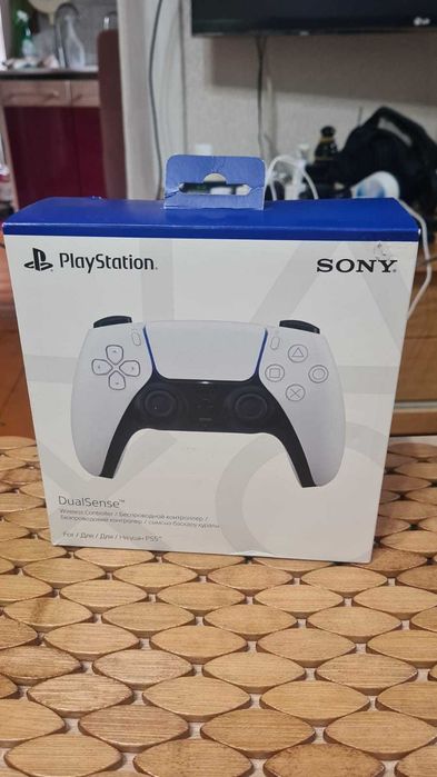 Продам игровой контроллер Sony PS5 DualSense белый