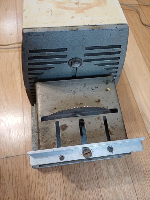 Настолен циркуляр